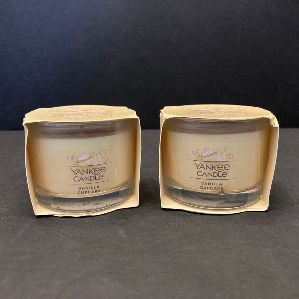 Set of 2 Yankee Candle-Mini Candle Vanilla Cupcake (1.3 oz) NEW